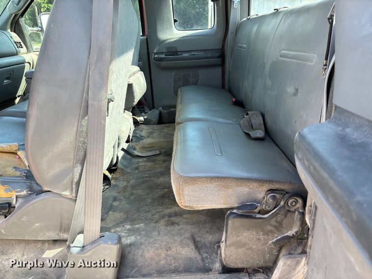image for item FC1675 2003 Ford F250 Super Duty XL Ext. Cab pickup truck cab and chassis