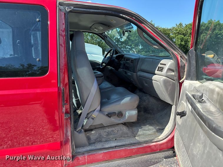 image for item FC1675 2003 Ford F250 Super Duty XL Ext. Cab pickup truck cab and chassis
