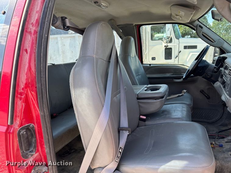 image for item FC1675 2003 Ford F250 Super Duty XL Ext. Cab pickup truck cab and chassis