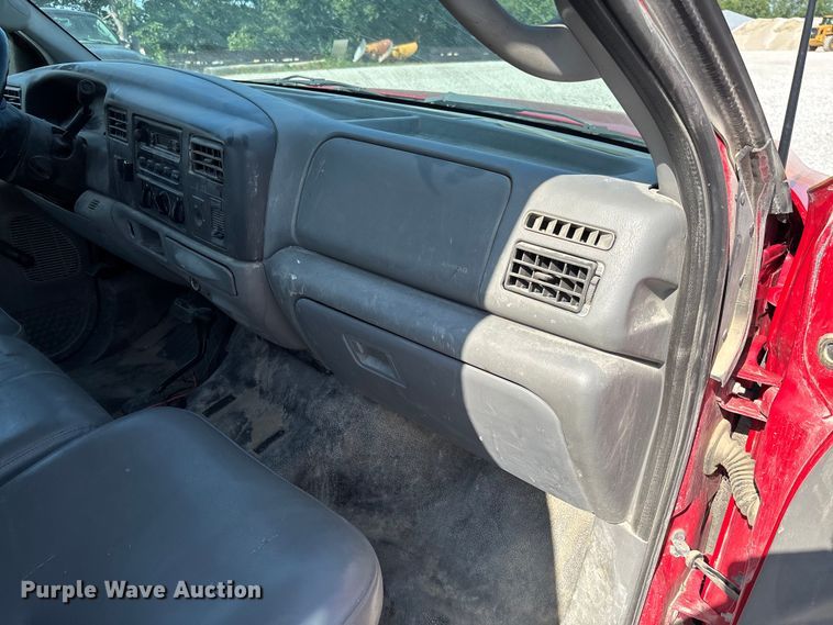 image for item FC1675 2003 Ford F250 Super Duty XL Ext. Cab pickup truck cab and chassis
