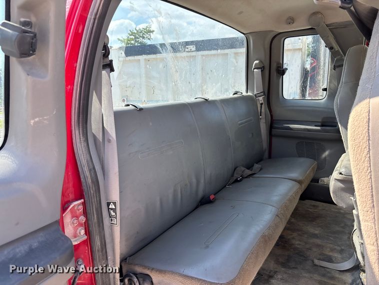 image for item FC1675 2003 Ford F250 Super Duty XL Ext. Cab pickup truck cab and chassis
