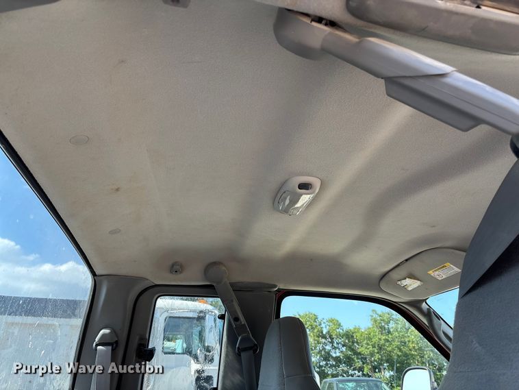 image for item FC1675 2003 Ford F250 Super Duty XL Ext. Cab pickup truck cab and chassis