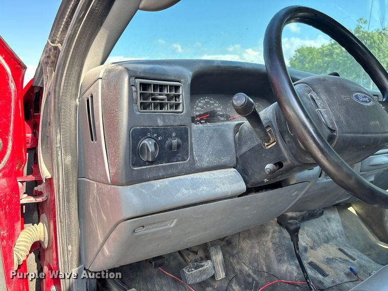 image for item FC1675 2003 Ford F250 Super Duty XL Ext. Cab pickup truck cab and chassis