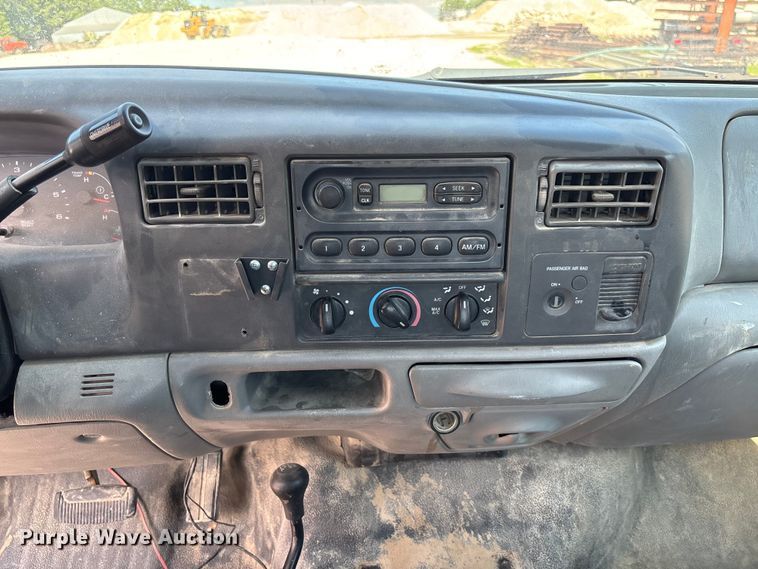 image for item FC1675 2003 Ford F250 Super Duty XL Ext. Cab pickup truck cab and chassis