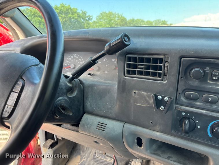 image for item FC1675 2003 Ford F250 Super Duty XL Ext. Cab pickup truck cab and chassis