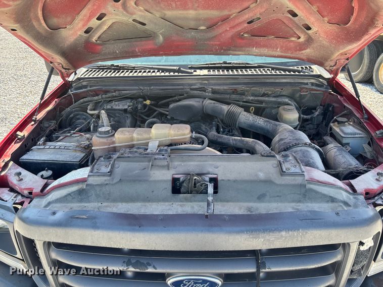 image for item FC1675 2003 Ford F250 Super Duty XL Ext. Cab pickup truck cab and chassis