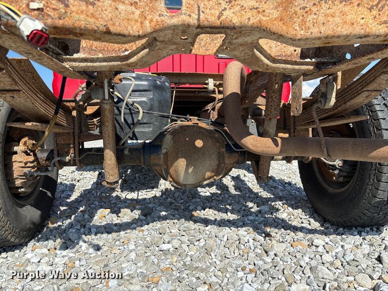 image for item FC1675 2003 Ford F250 Super Duty XL Ext. Cab pickup truck cab and chassis