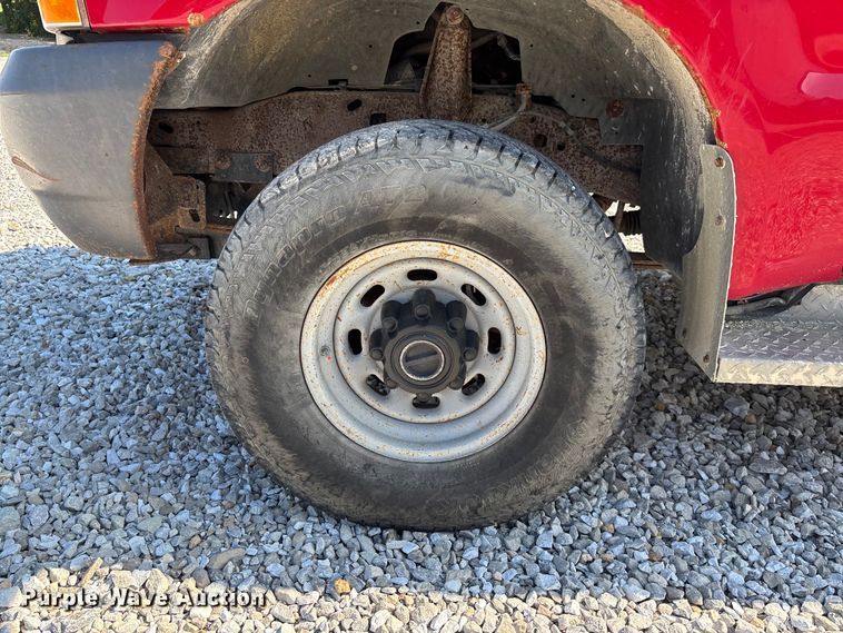 image for item FC1675 2003 Ford F250 Super Duty XL Ext. Cab pickup truck cab and chassis