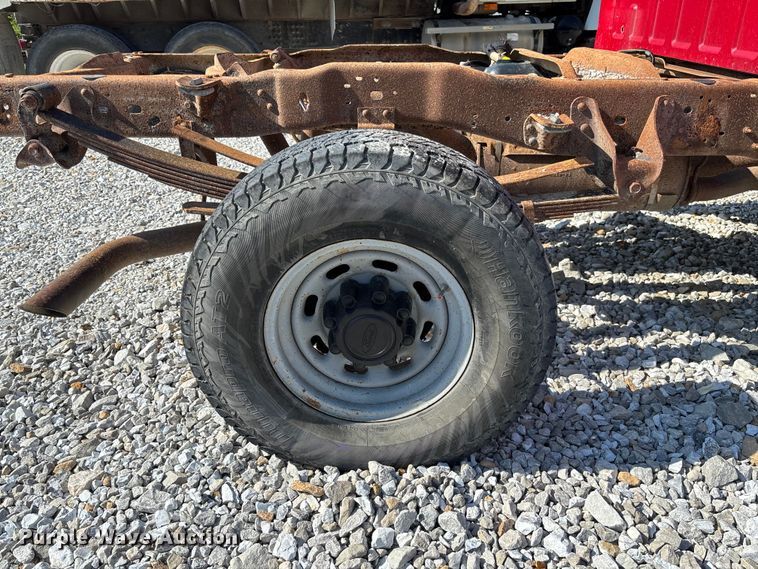 image for item FC1675 2003 Ford F250 Super Duty XL Ext. Cab pickup truck cab and chassis