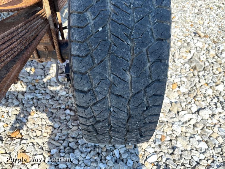image for item FC1675 2003 Ford F250 Super Duty XL Ext. Cab pickup truck cab and chassis