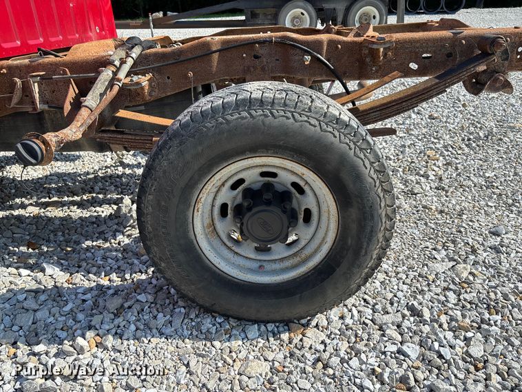 image for item FC1675 2003 Ford F250 Super Duty XL Ext. Cab pickup truck cab and chassis