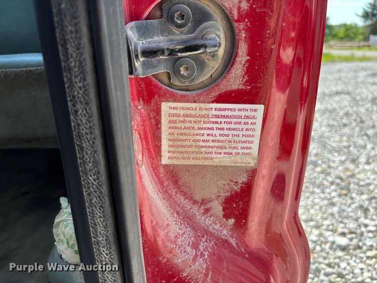 image for item FC1675 2003 Ford F250 Super Duty XL Ext. Cab pickup truck cab and chassis