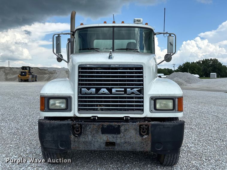 image for item FC1676 2007 Mack CHN613 dump truck