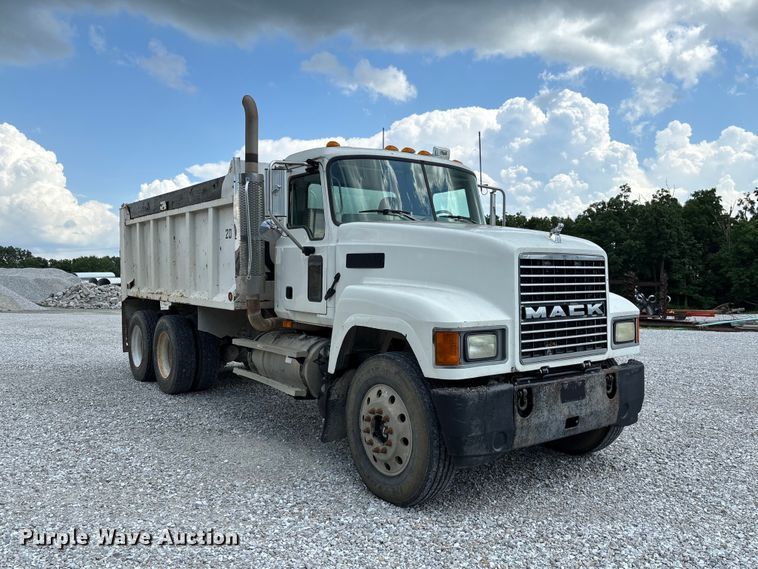 image for item FC1676 2007 Mack CHN613 dump truck