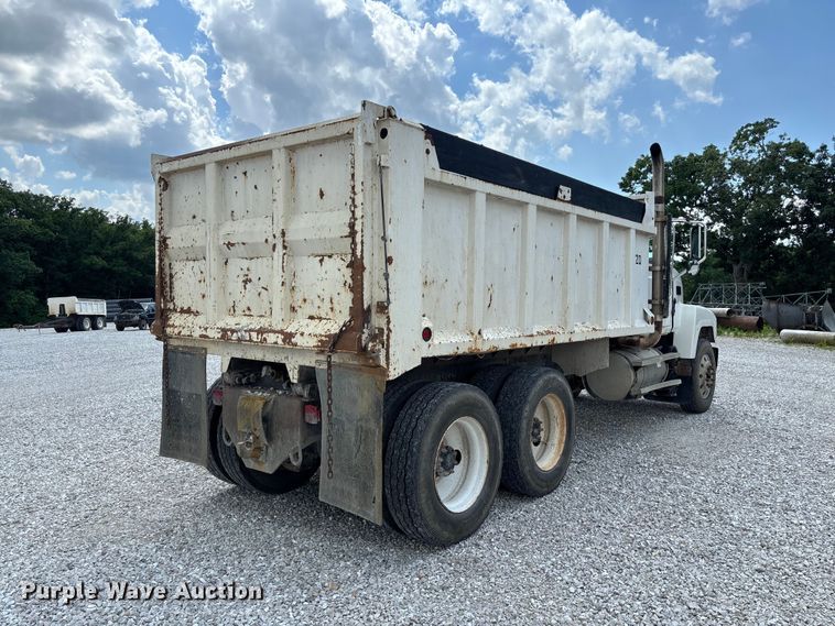 image for item FC1676 2007 Mack CHN613 dump truck