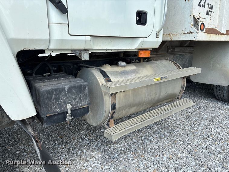 image for item FC1676 2007 Mack CHN613 dump truck