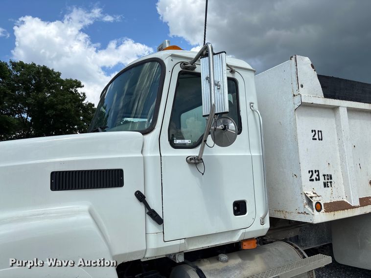 image for item FC1676 2007 Mack CHN613 dump truck