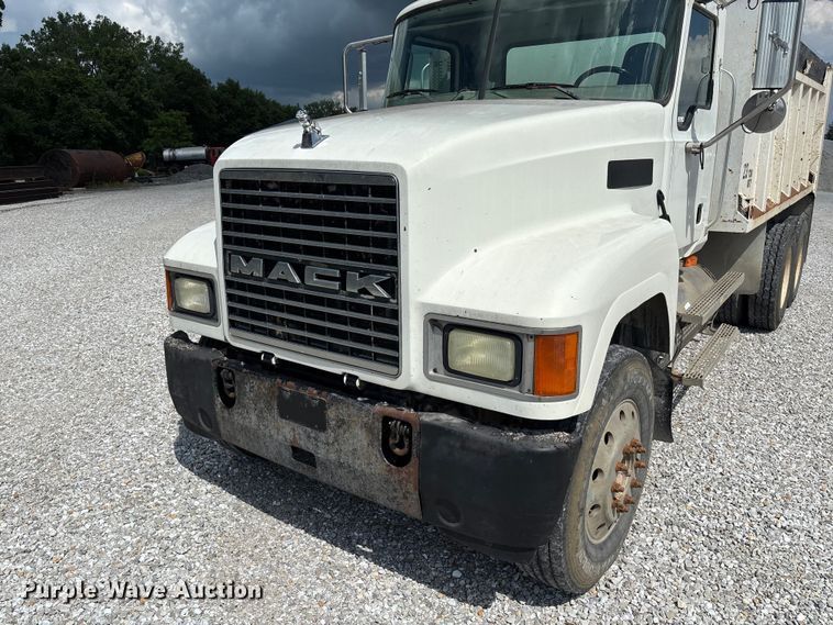image for item FC1676 2007 Mack CHN613 dump truck