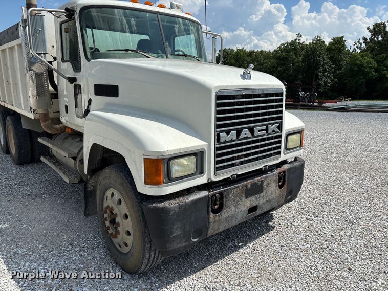 image for item FC1676 2007 Mack CHN613 dump truck
