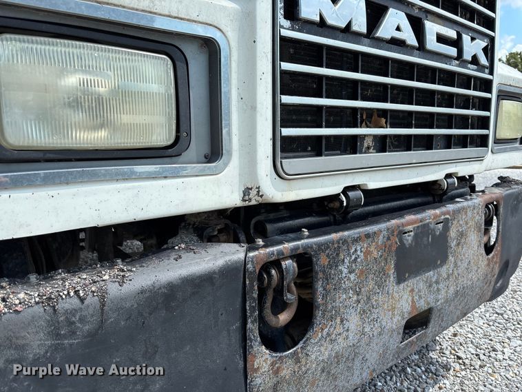 image for item FC1676 2007 Mack CHN613 dump truck