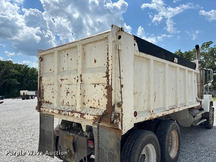 image for item FC1676 2007 Mack CHN613 dump truck