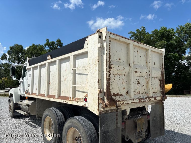 image for item FC1676 2007 Mack CHN613 dump truck