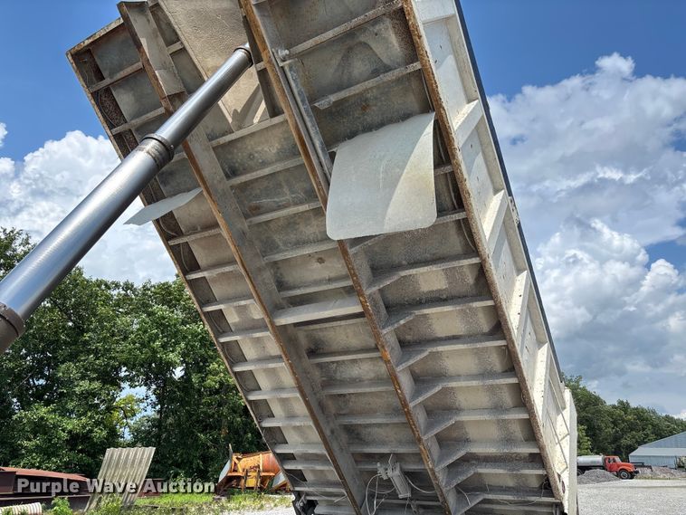 image for item FC1676 2007 Mack CHN613 dump truck