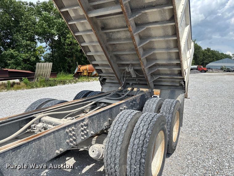 image for item FC1676 2007 Mack CHN613 dump truck