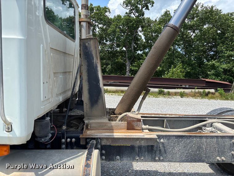 image for item FC1676 2007 Mack CHN613 dump truck