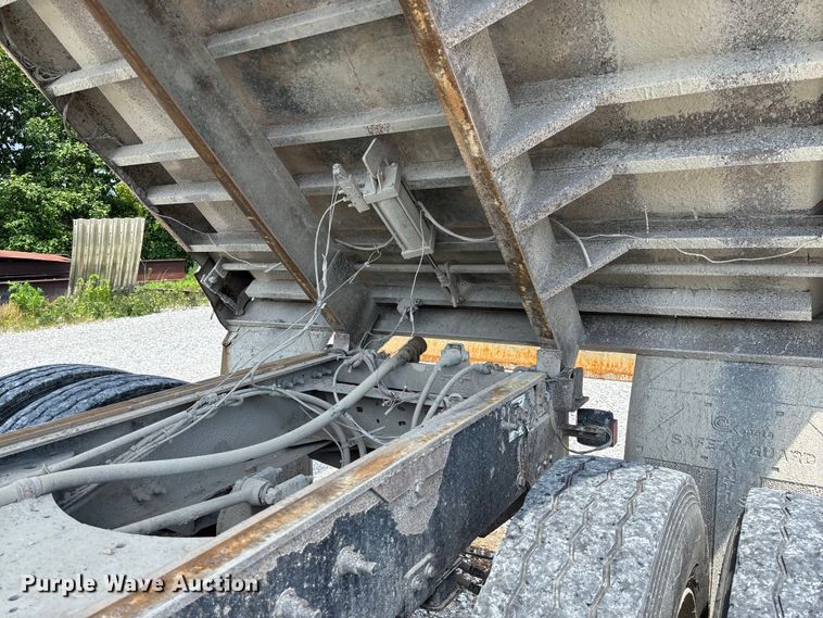 image for item FC1676 2007 Mack CHN613 dump truck