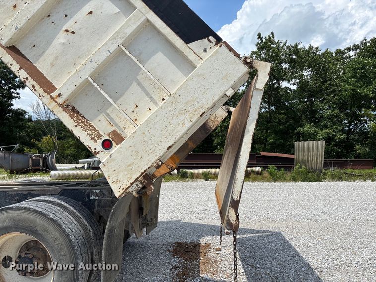 image for item FC1676 2007 Mack CHN613 dump truck