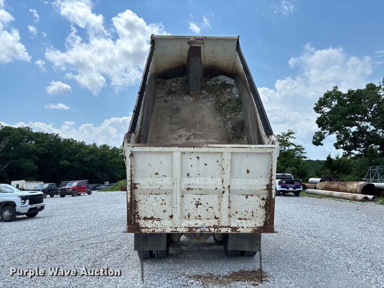 image for item FC1676 2007 Mack CHN613 dump truck