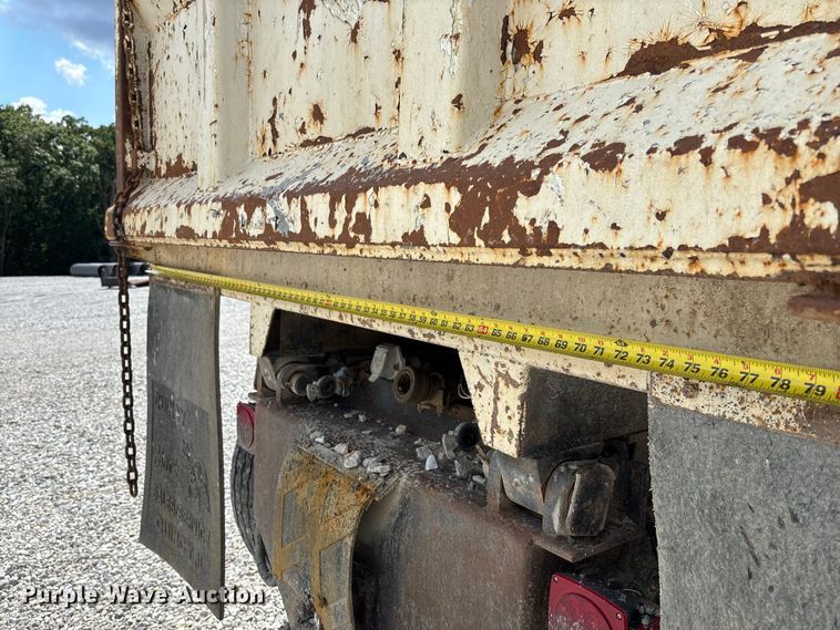 image for item FC1676 2007 Mack CHN613 dump truck