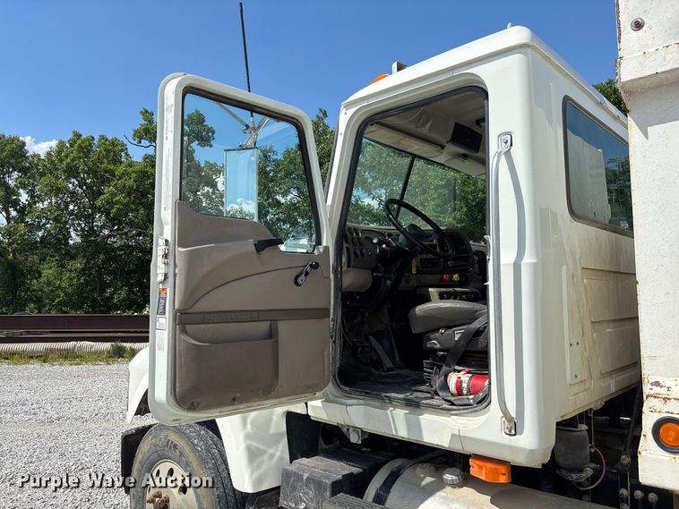 image for item FC1676 2007 Mack CHN613 dump truck