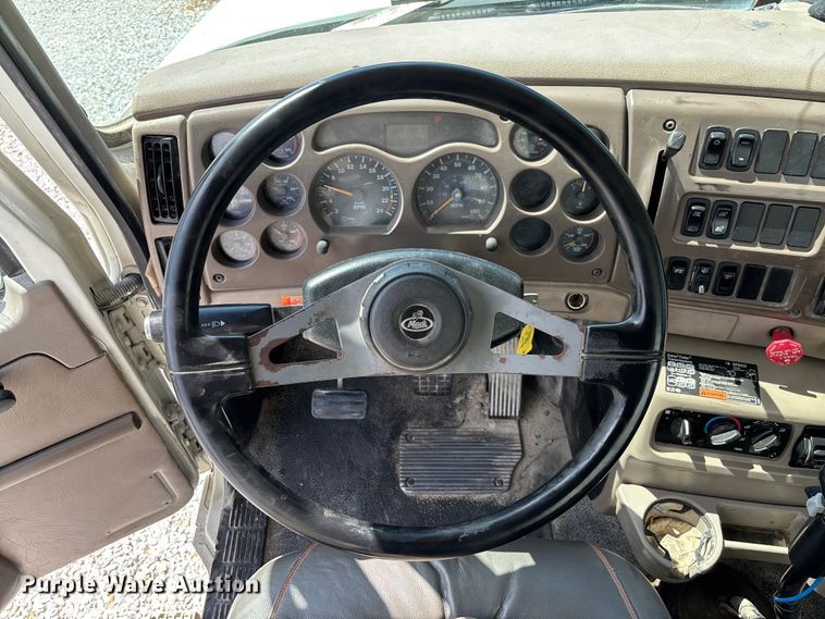 image for item FC1676 2007 Mack CHN613 dump truck