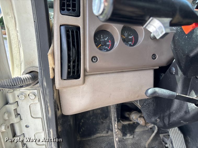 image for item FC1676 2007 Mack CHN613 dump truck
