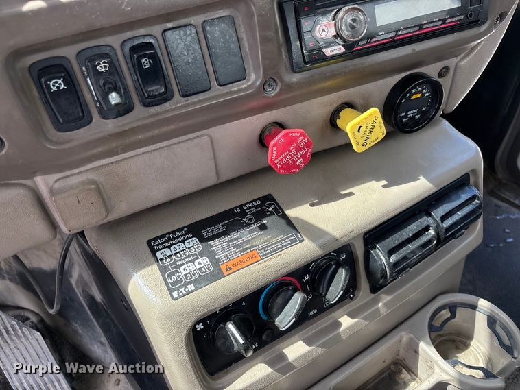 image for item FC1676 2007 Mack CHN613 dump truck