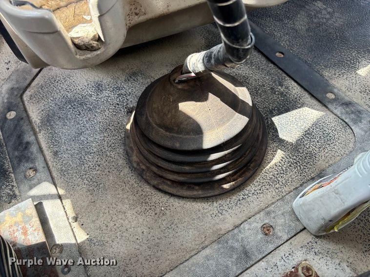 image for item FC1676 2007 Mack CHN613 dump truck