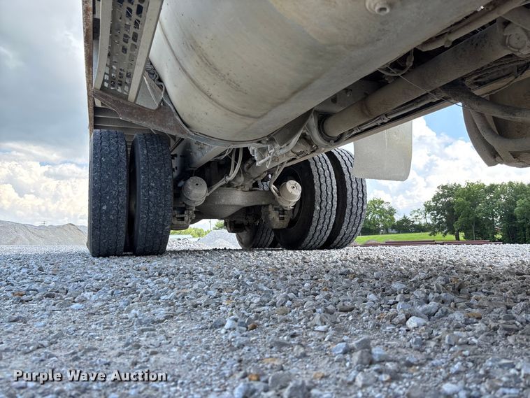 image for item FC1676 2007 Mack CHN613 dump truck