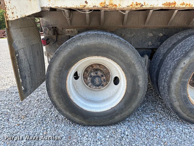 image for item FC1676 2007 Mack CHN613 dump truck