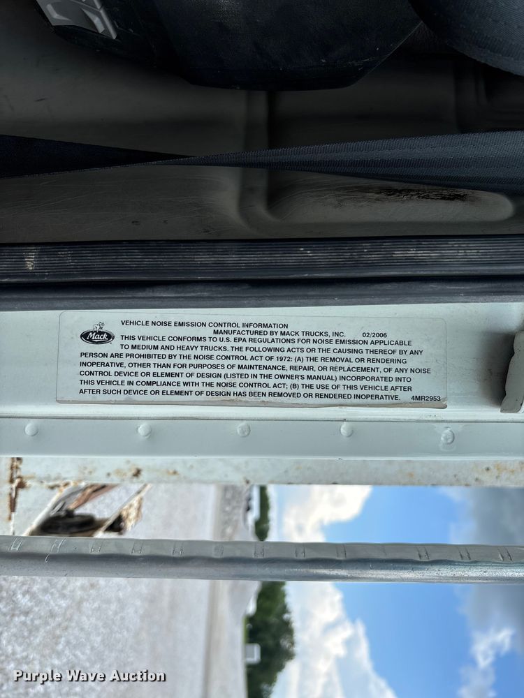 image for item FC1676 2007 Mack CHN613 dump truck