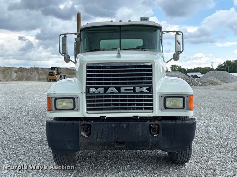 image for item FC1677 2007 Mack CHN613 dump truck