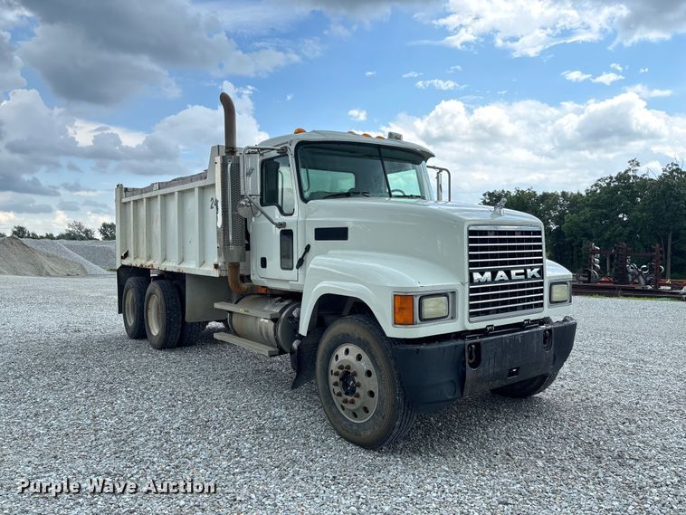 image for item FC1677 2007 Mack CHN613 dump truck