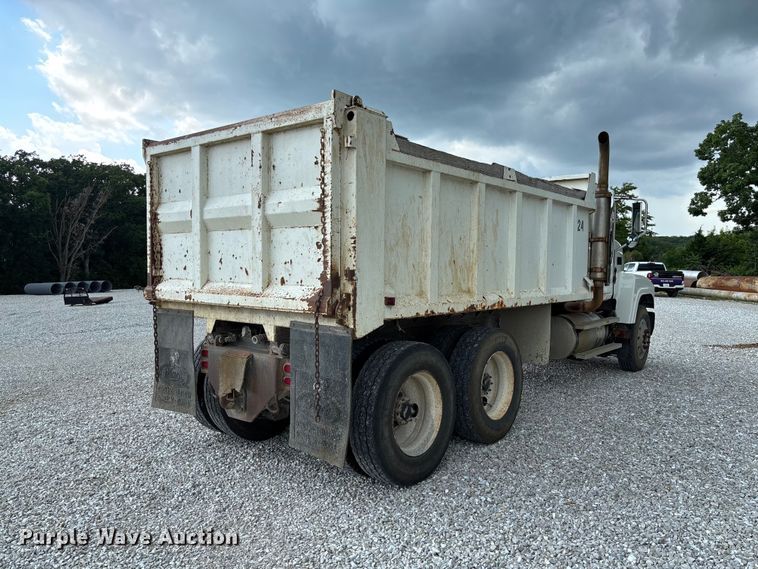 image for item FC1677 2007 Mack CHN613 dump truck