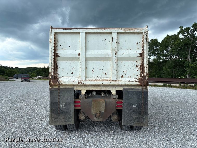 image for item FC1677 2007 Mack CHN613 dump truck
