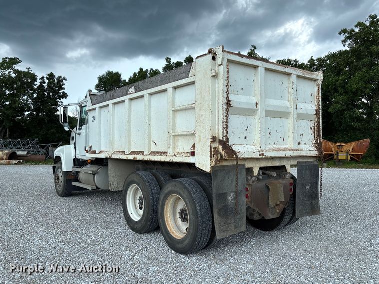 image for item FC1677 2007 Mack CHN613 dump truck