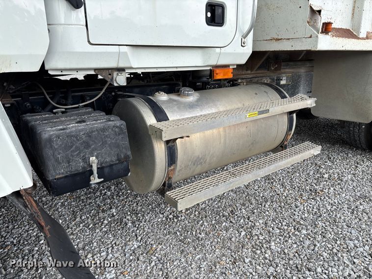 image for item FC1677 2007 Mack CHN613 dump truck