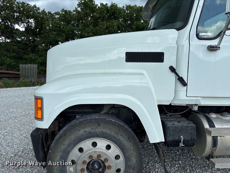 image for item FC1677 2007 Mack CHN613 dump truck