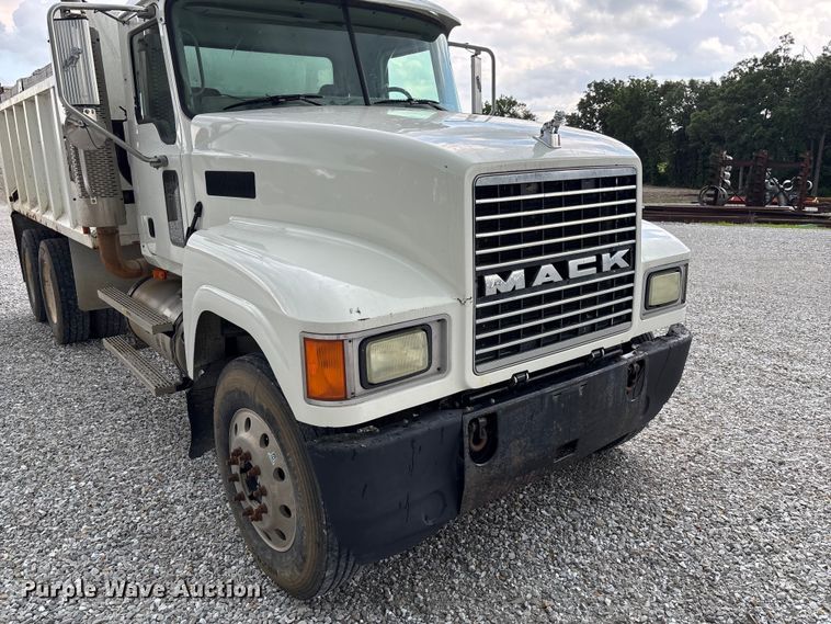 image for item FC1677 2007 Mack CHN613 dump truck