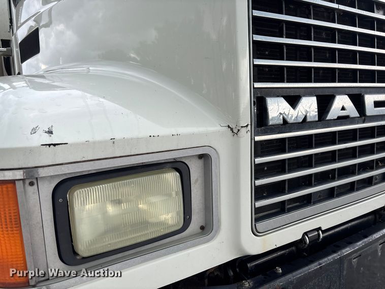 image for item FC1677 2007 Mack CHN613 dump truck
